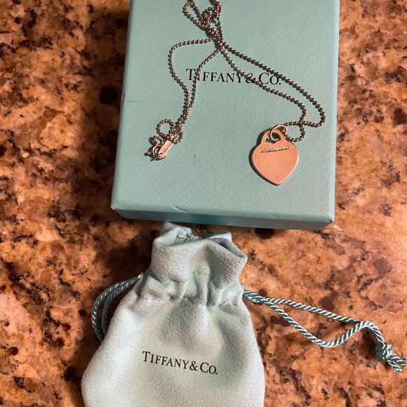 Return to Tiffany Heart Tag Sterling Silver Pendant Necklace - Picture 4 of 9